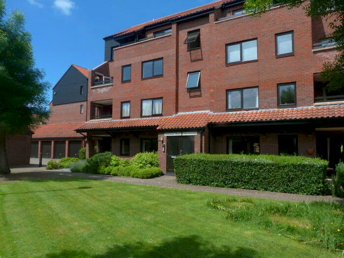 2 Bedroom Flat To Rent In Rownham Mead, Bristol, BS8