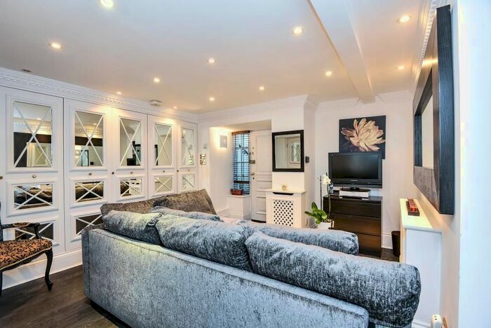 Studio To Rent In Frognal, Oak Hill Park, Hampstead, NW3