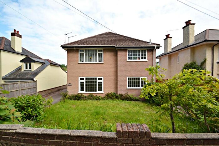 2 Bedroom Flat To Rent In Broadstone, BH18