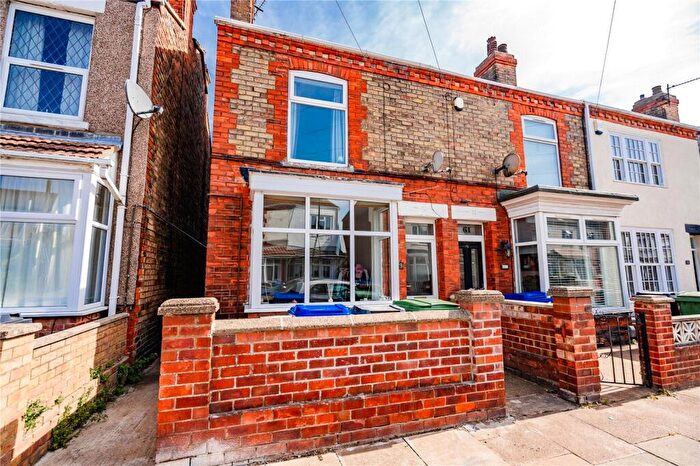 3 Bedroom End Of Terrace House For Sale In Whites Road, Cleethorpes, Lincolnshire, DN35
