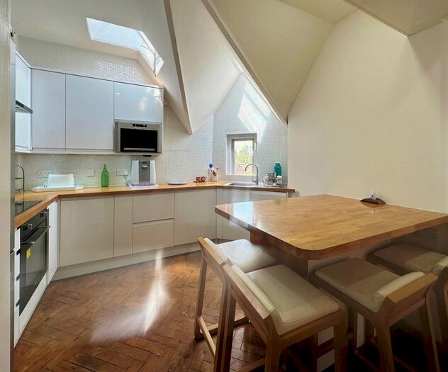 3 Bedroom Flat To Rent In Meadway Court, Meadway, Hampstead Garden Suburb, NW11