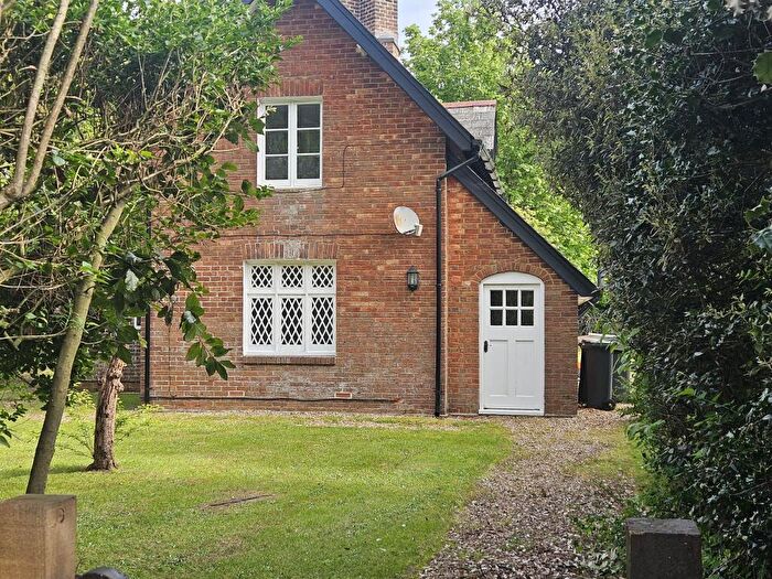 3 Bedroom Detached House To Rent In Wallisdown Road, Bournemouth, Dorset, BH10