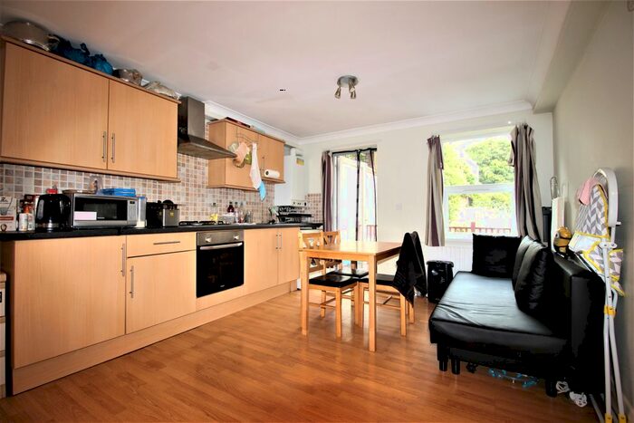 2 Bedroom Flat To Rent In High Road Leyton, London, E10