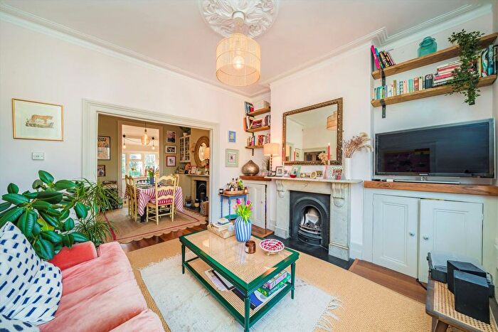 2 Bedroom Flat To Rent In Thornfield Road, London, W12