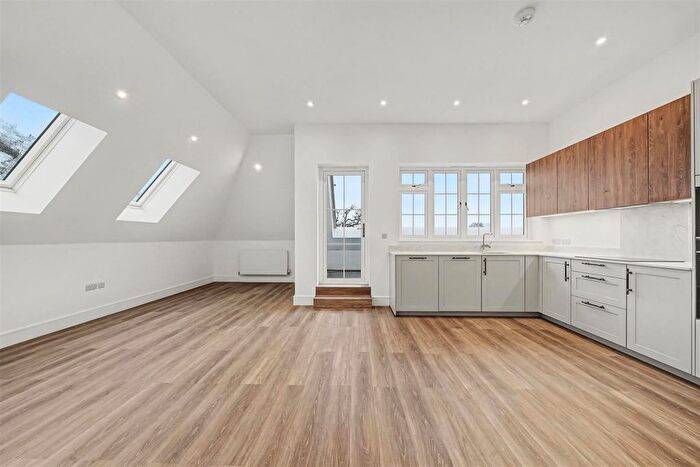 2 Bedroom Flat For Sale In Caspian House, Chase Side, Southgate, N14