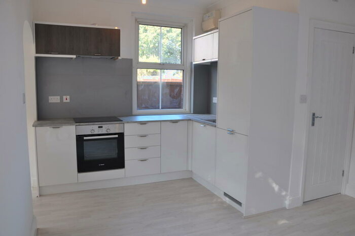 1 Bedroom Flat To Rent In Edward Avenue, Camberley, Surrey, GU15