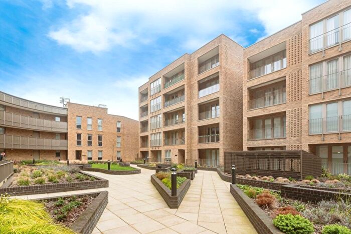 2 Bedroom Flat For Sale In Kings Road, Newbury, Berkshire, RG14