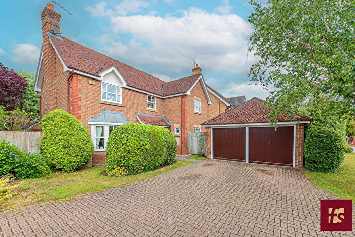 4 Bedroom Detached House For Sale In Hart Dyke Close, Wokingham, Berkshire, RG41