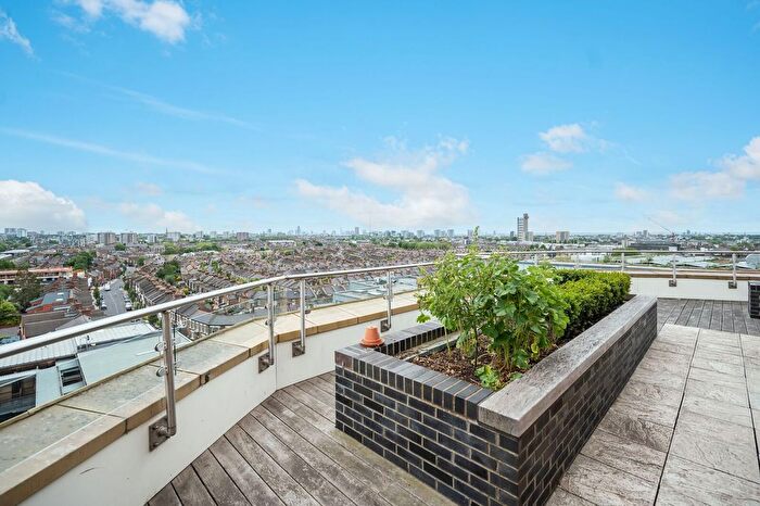 2 Bedroom Flat To Rent In Banister Road, Kensal Green, London, W10
