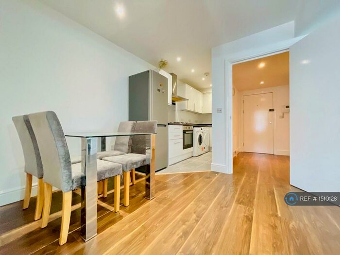 2 Bedroom Flat To Rent In Hoxton Street, London, N1