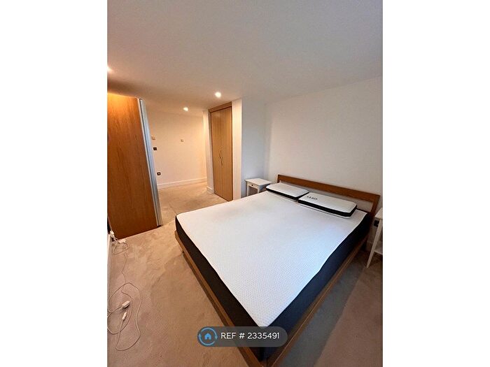 2 Bedroom Flat To Rent In Apollo Building, London, E14