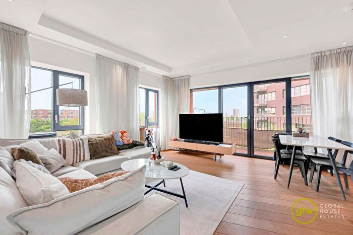 2 Bedroom Flat For Sale In Java House, Tower Hamlets, London, E14