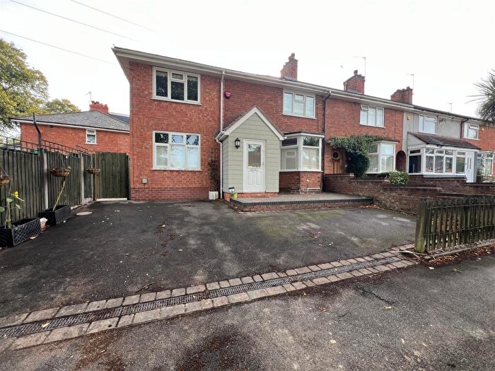 3 Bedroom End Of Terrace House To Rent In Avebury Grove, Birmingham, B30