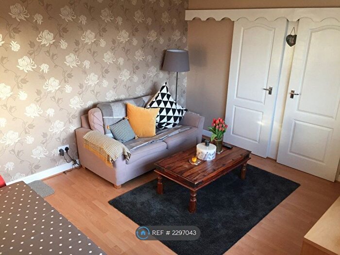 1 Bedroom Flat To Rent In Old Hall Court, Sale, M33