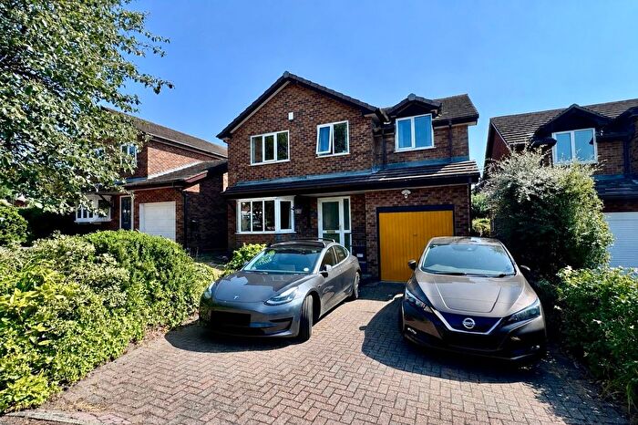 6 Bedroom Detached House For Sale In Hebden Drive, Glossop, SK13