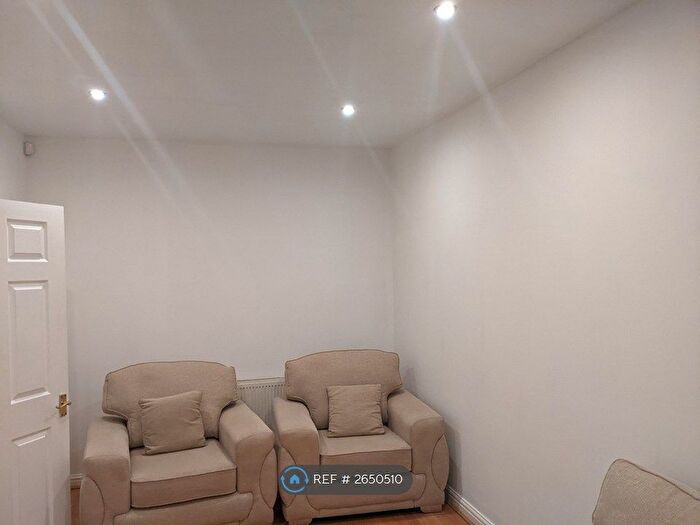 3 Bedroom Semi-detached House To Rent In Leeds, Leeds, LS15