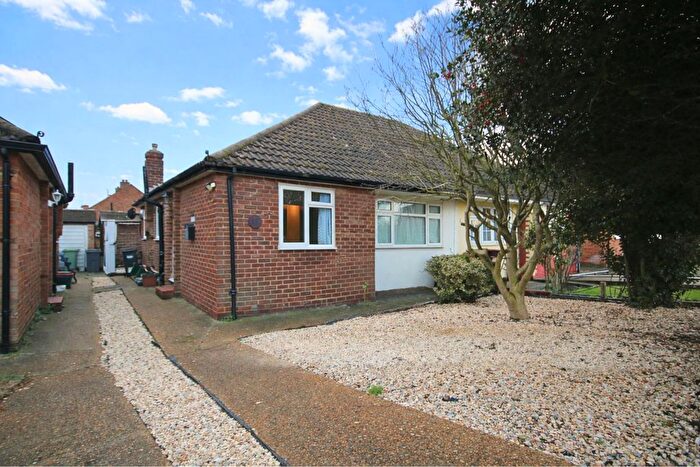 2 Bedroom Semi Detached Bungalow For Sale In Horsham Road, Feltham, TW14