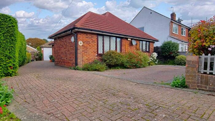 3 Bedroom Bungalow For Sale In Cheyne Walk, Horley, Surrey, RH6