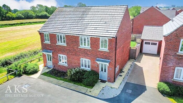 3 Bedroom Semi-Detached House For Sale In Wren Close, Hatton, DE65