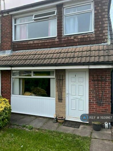 3 Bedroom Semi-Detached House To Rent In Shelfield Lane, Rochdale, OL11