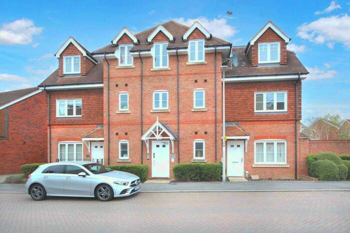 2 Bedroom Apartment To Rent In Carina Drive, Wokingham, RG40