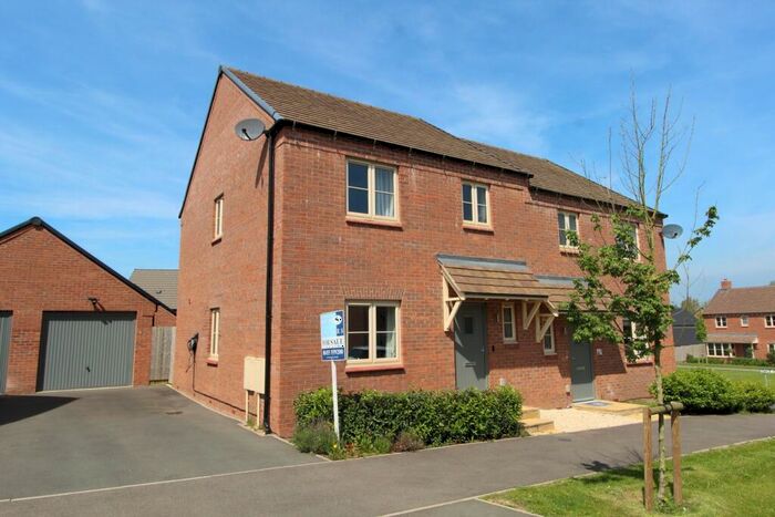 3 Bedroom Semi-Detached House For Sale In Blakenhall Drive, Lutterworth, LE17