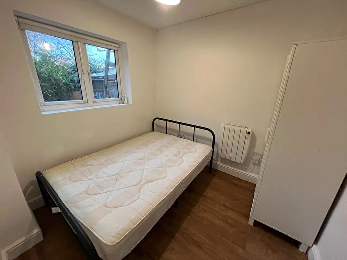 3 Bedroom Flat To Rent In St. Mary Road, London, E17