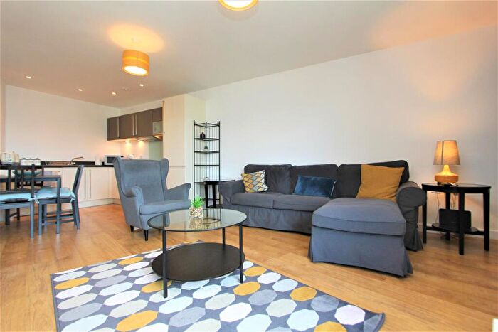 2 Bedroom Apartment For Sale In Candle House, Wharf Approach, Leeds, LS1