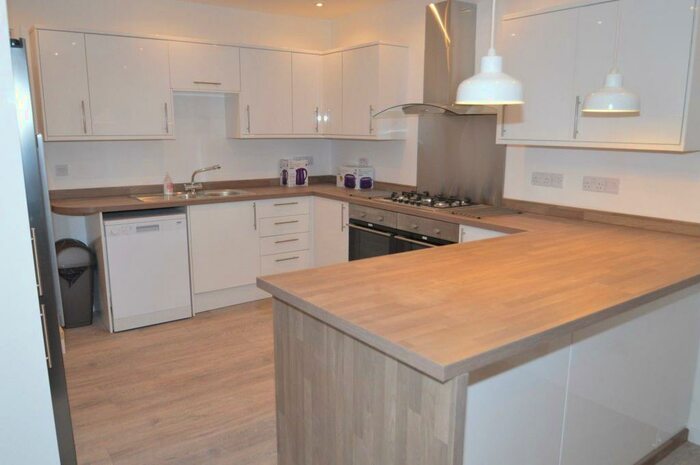 5 Bedroom House To Rent In Heeley Road, Birmingham, B29