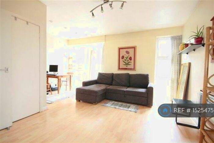 2 Bedroom Flat To Rent In Holyoake Court, Rotherhithe, SE16