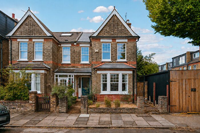 3 Bedroom Semi-Detached House For Sale In Carlton Road, SW14