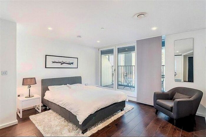 Apartment To Rent In Eagle Point, City Road, London, EC1V