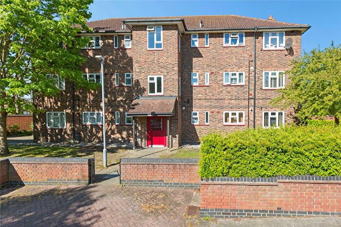2 Bedroom Flat For Sale In Broxburn Drive, South Ockendon, Essex, RM15