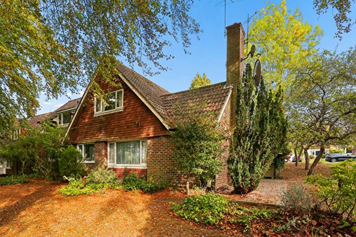 5 Bedroom Detached House For Sale In Milburn Walk, Epsom, KT18