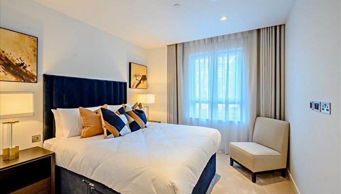 3 Bedroom Flat To Rent In Garrett Mansions, London, W2