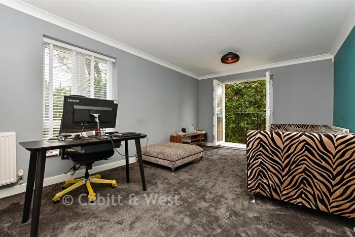 2 Bedroom Apartment For Sale In Tupwood Lane, Caterham, Surrey, CR3