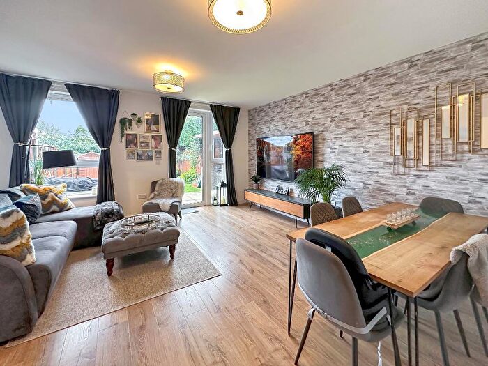 2 Bedroom End Of Terrace House For Sale In Limpsfield Road, South Croydon, Surrey, CR2