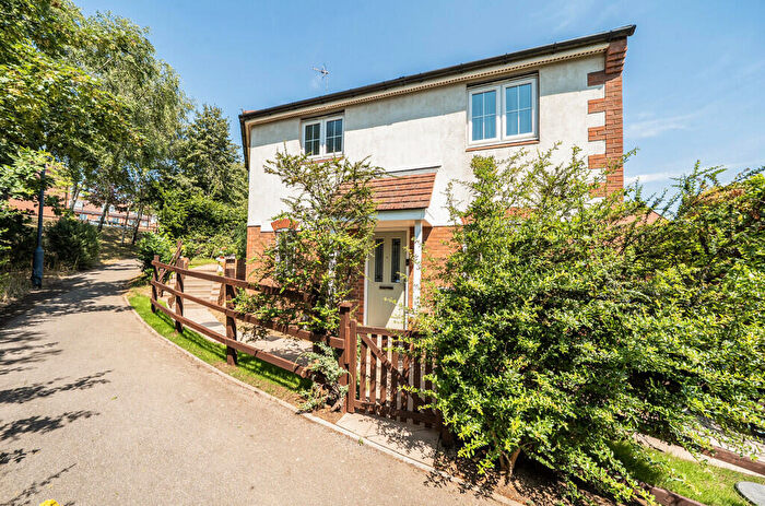 3 Bedroom Semi Detached House For Sale In Farnborough Avenue, Bilton, CV22
