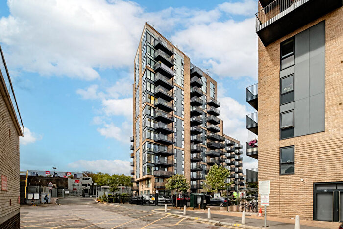 2 Bedroom Flat For Sale In Hampden Road, London, N8