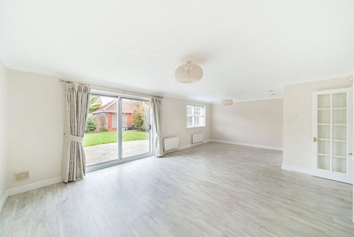 4 Bedroom Detached House For Sale In St. Andrews Gardens, Cobham, KT11