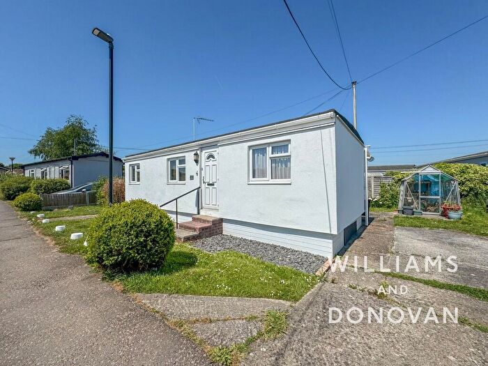 1 Bedroom Mobile Home For Sale In The Close, The Dome Village, Hockley, SS5
