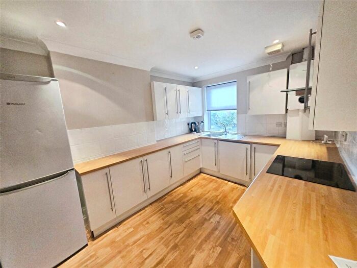 2 Bedroom Flat To Rent In Bower Place, Maidstone, Kent, ME16