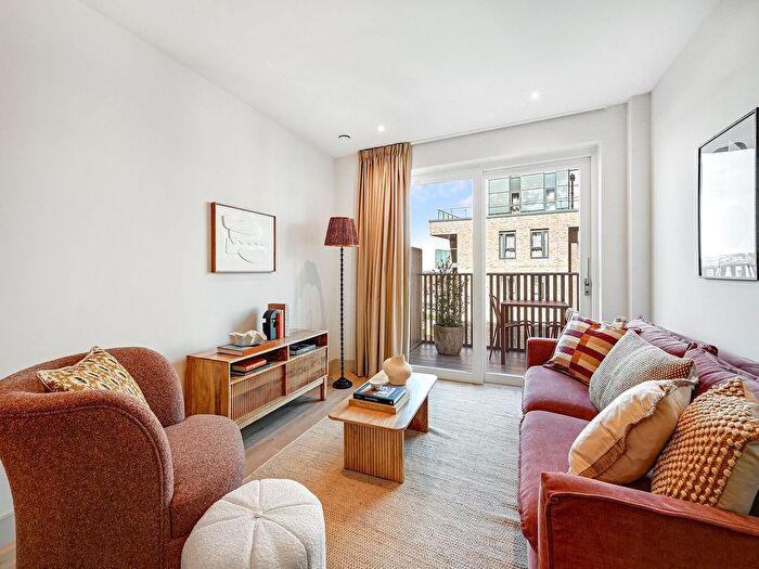 2 Bedroom Flat To Rent In The Draper, Caversham Rd, NW9