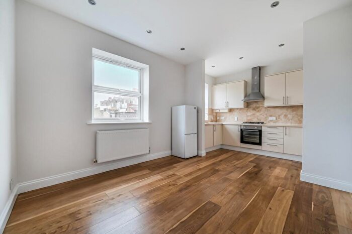 2 Bedroom Flat To Rent In Whateley Road London, SE22