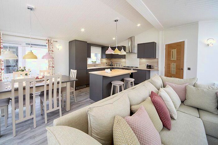 2 Bedroom Mobile/park Home For Sale In Maesmawr Farm Resort, Moat Lane, Caersws, Powys, SY17