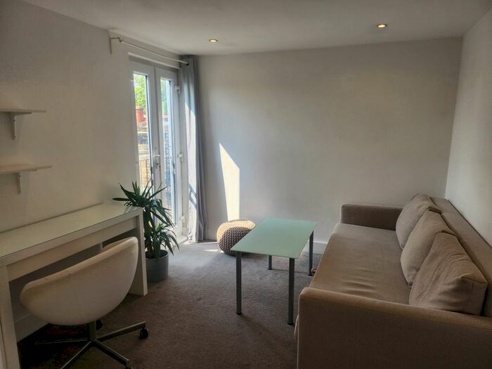 1 Bedroom Flat To Rent In Greenford Avenue, London, W7