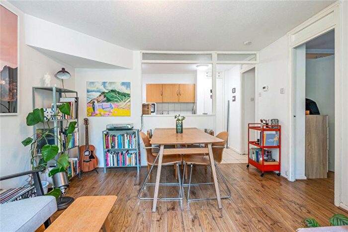 1 Bedroom Flat To Rent In Crystal Palace Road, East Dulwich, London, SE22