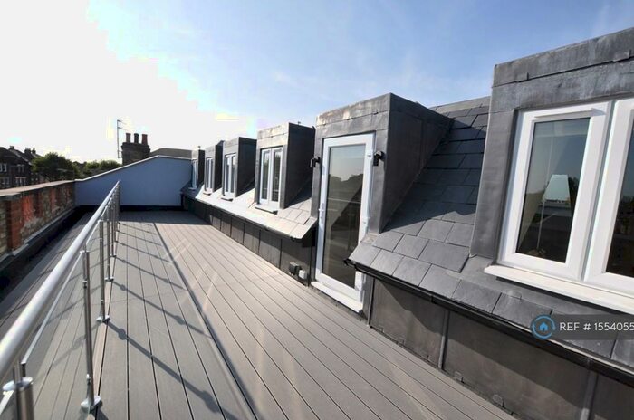 2 Bedroom Flat To Rent In High Road, London, N2