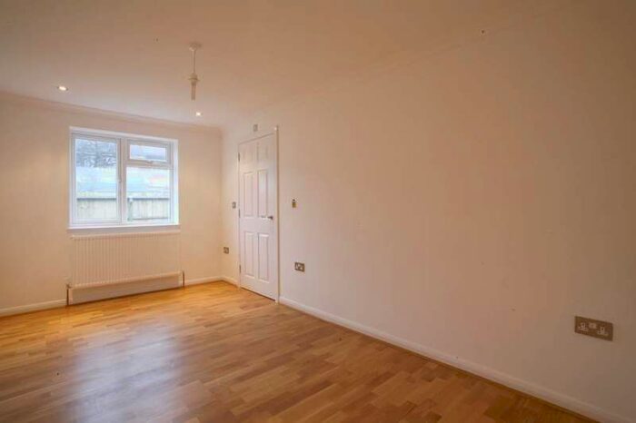 2 Bedroom Flat To Rent In Walton Avenue, Harrow, HA2
