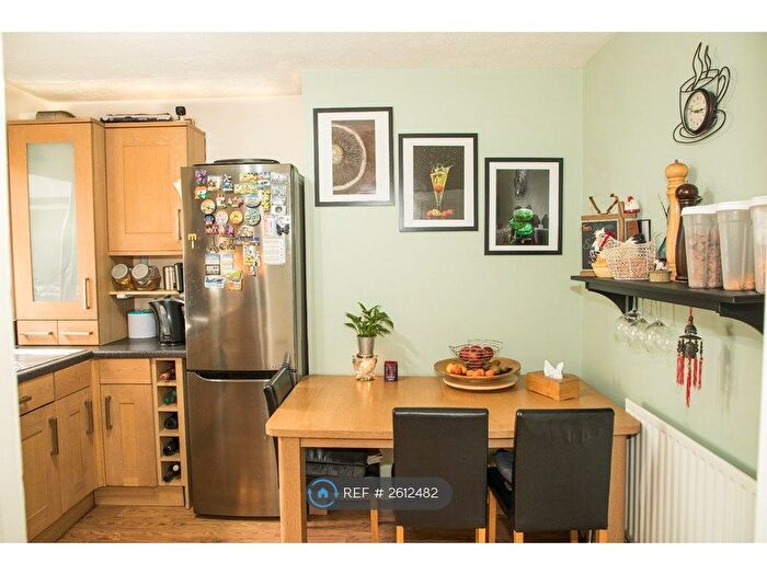 2 Bedroom Flat To Rent In West End Lane, Stoke Poges, Slough, SL2